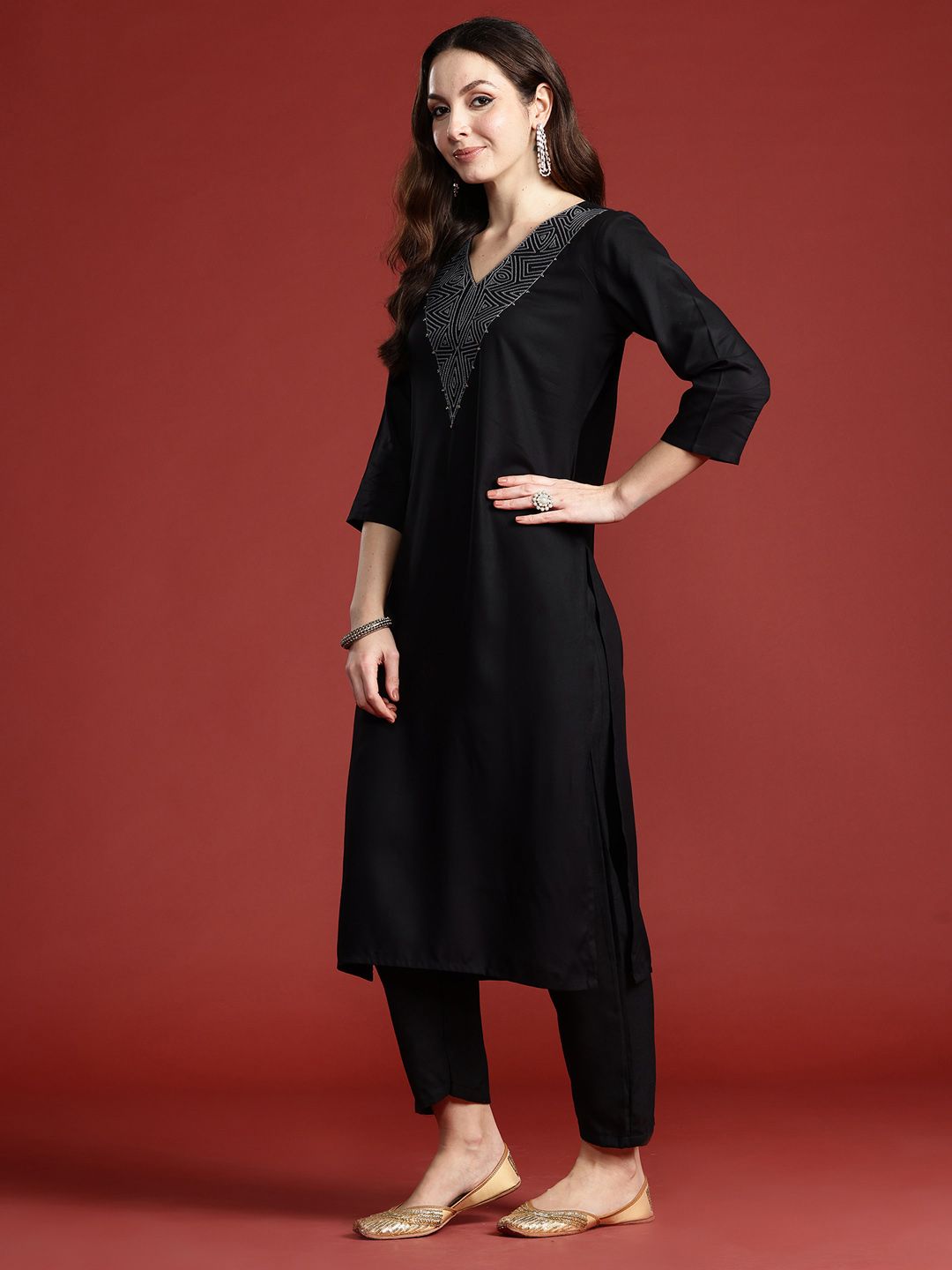 Dhiyona IE Solid Pure Cotton Kurta with Geometric Thread Work