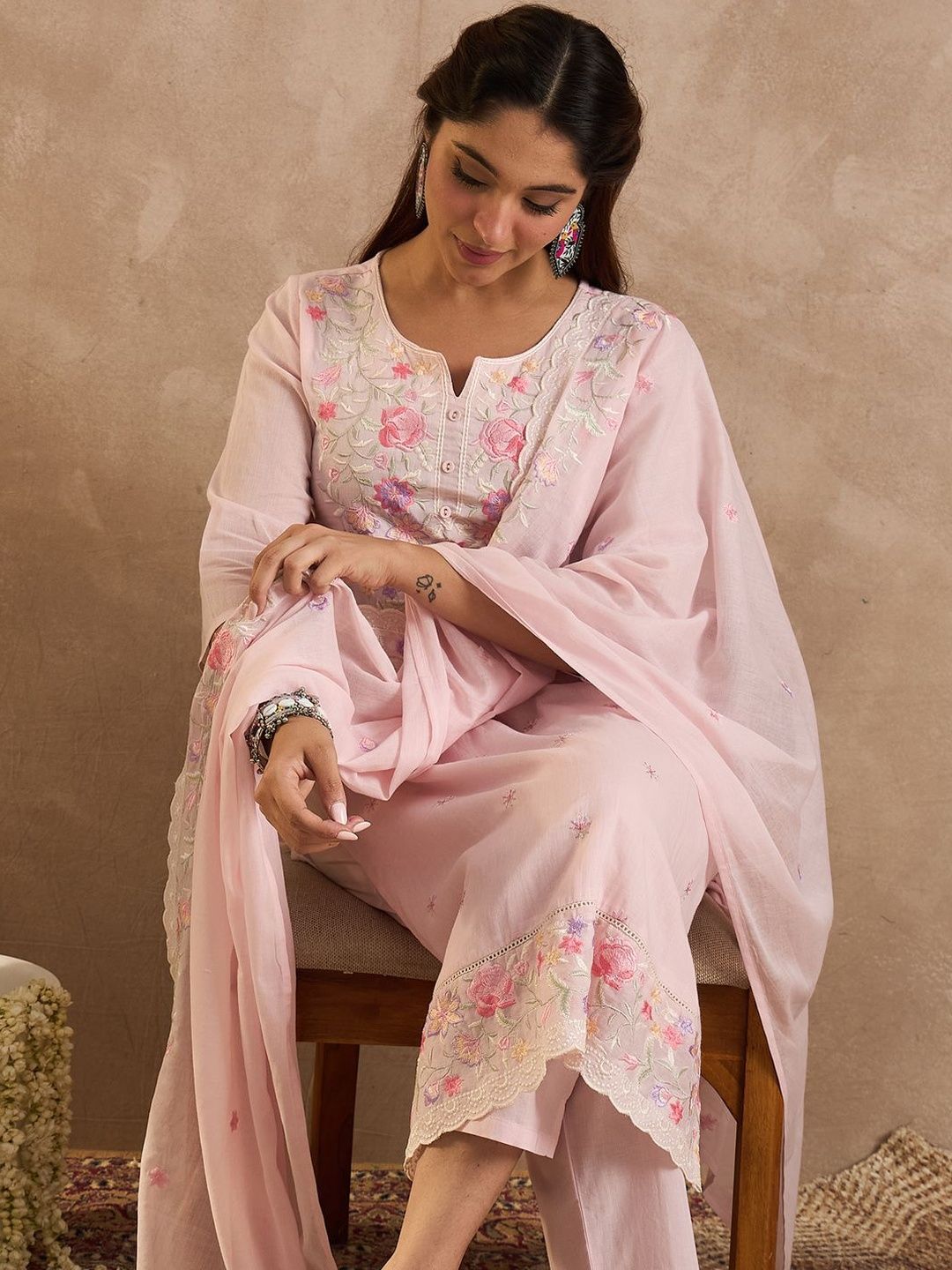 Women Floral Embroidered Thread Work Pure Cotton Kurta with Trousers & Dupatta