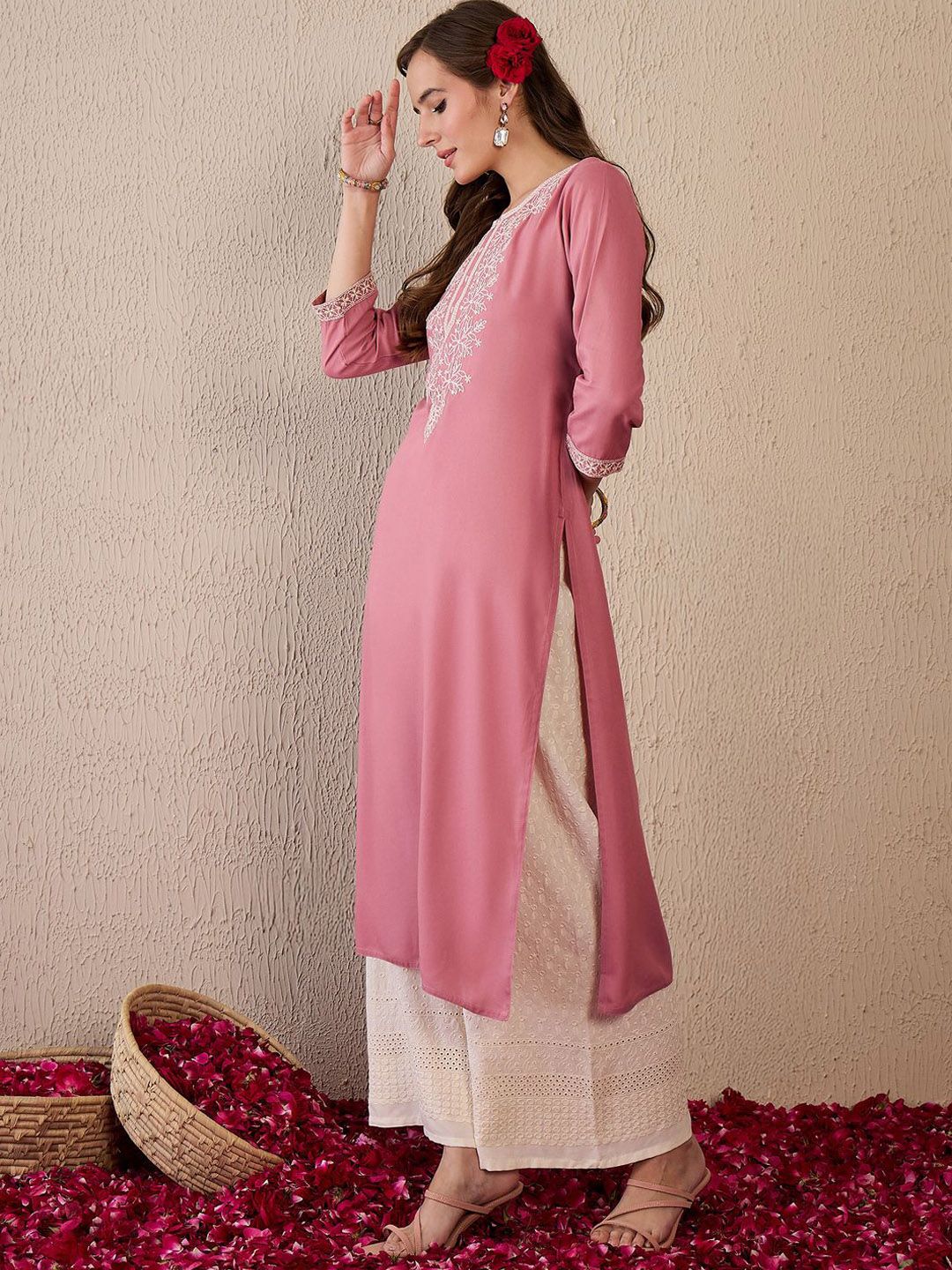 Indyancart IE Women Floral Embroidered Thread Work Kurta