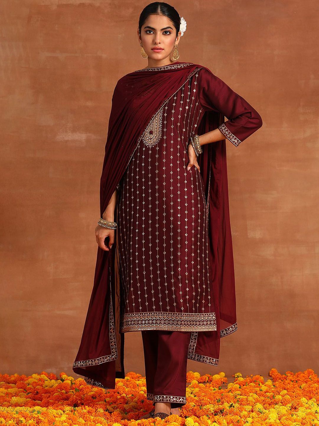 Indyancart IE Embroidered V-Neck Three-Quarter Sleeves Sequinned Kurta Set