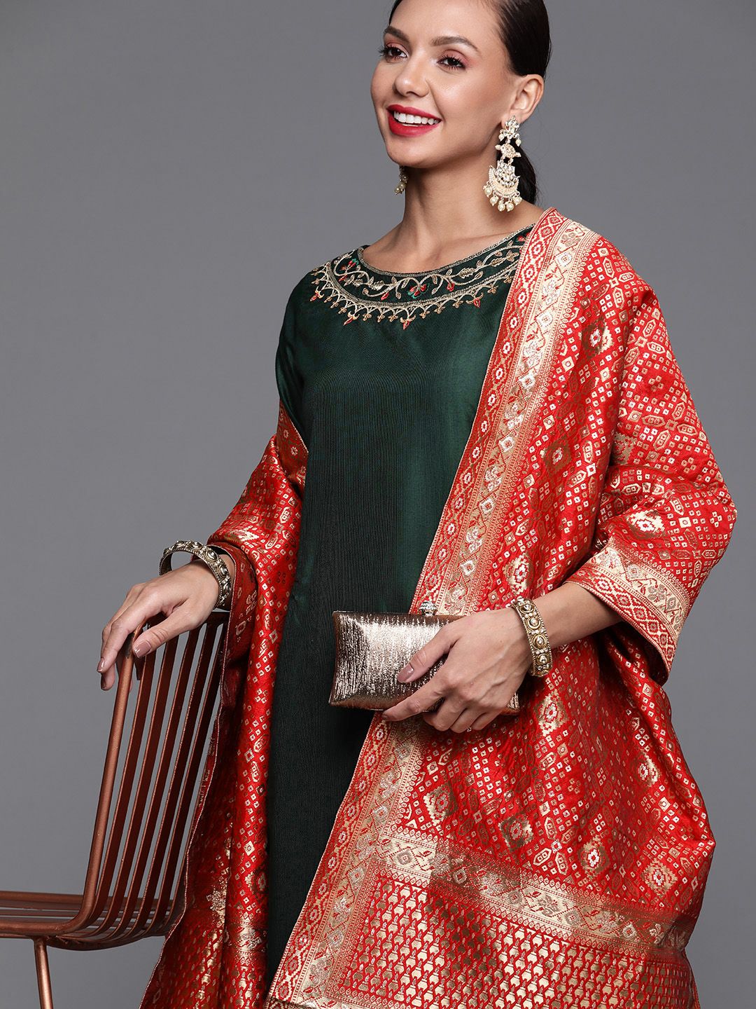 Women Green Thread Work Liva Kurta with Trousers & Dupatta