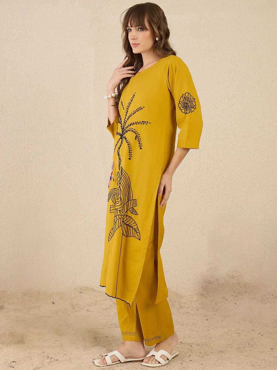 Floral Embroidered Round Neck Thread Work Pure Cotton Straight Kurta & Trousers