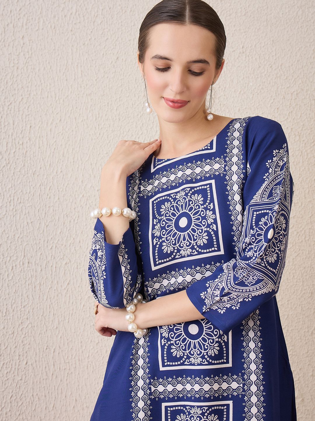 Indyancart IE Floral Printed Round Neck Straight Kurta With Trouser