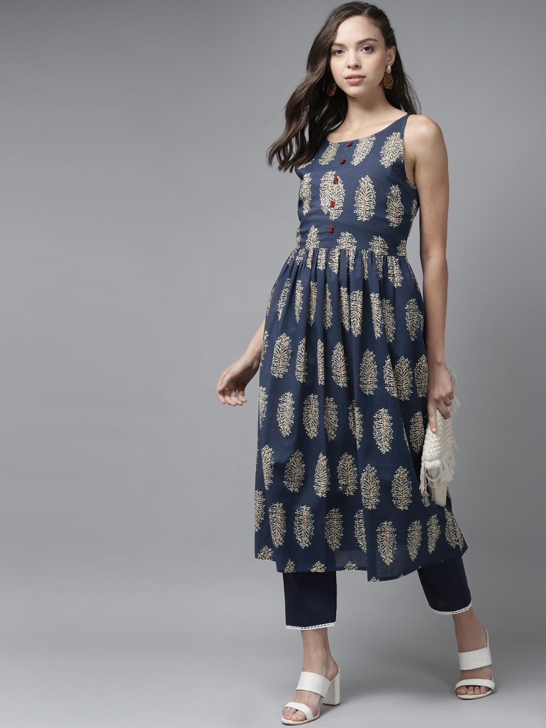 Indyancart IE Women Blue Floral Printed Floral Kurta