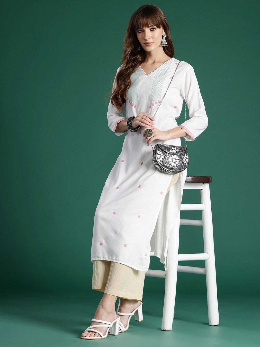 Indyancart IE Embroidered Thread Work Kurta