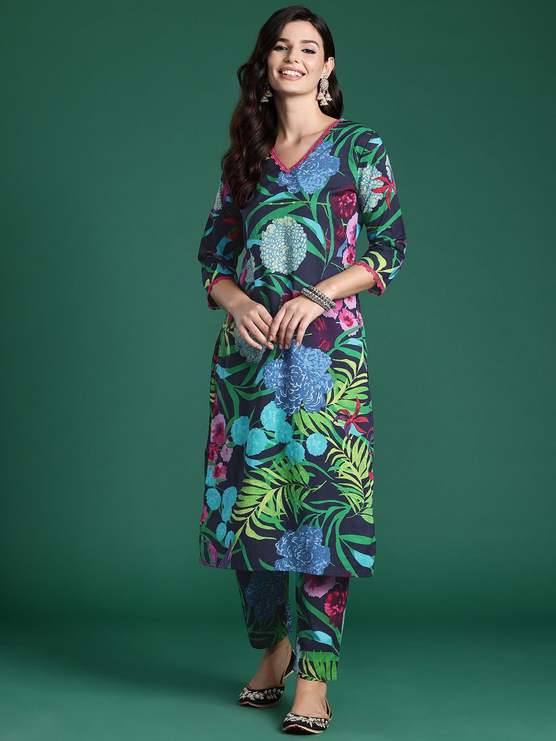 Indyancart IE Women Floral Printed Regular Pure Cotton Kurta with Trousers