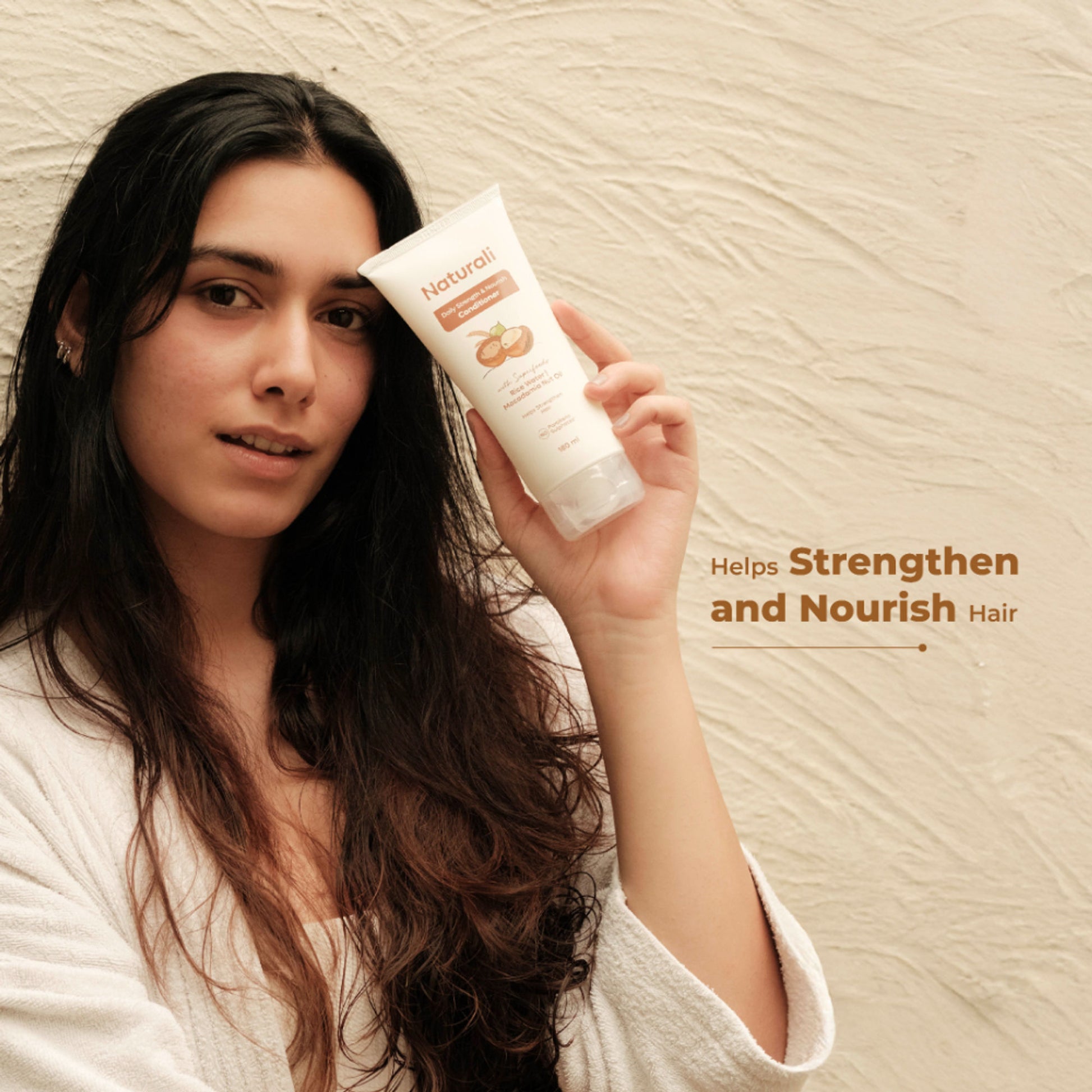 Naturali Daily Strength & Nourish Conditioner With Rice Water & Macadamia Oil