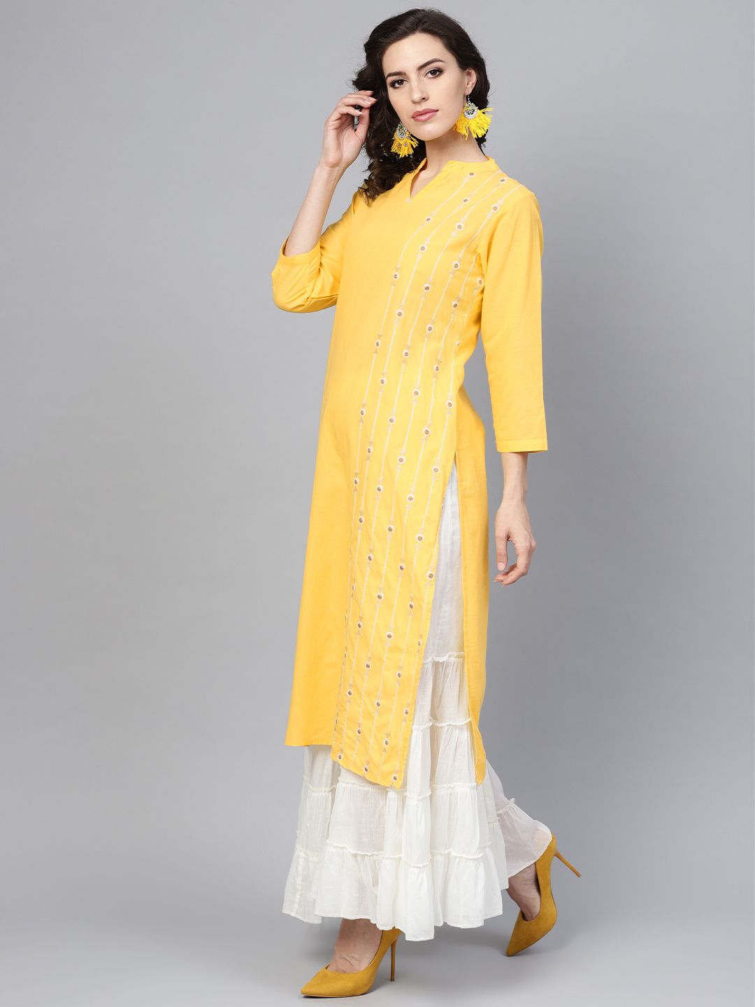 Dhiyona IE Women Yellow Embroidered Straight Kurta