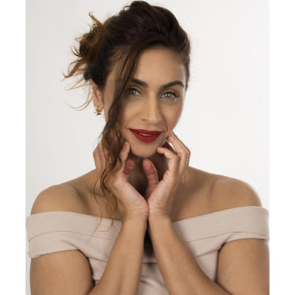 The Real Ritual Liquid Matte Lipstick in shade 107 Kaveri, showing a smooth, deep nude liquid lipstick applied on lips.