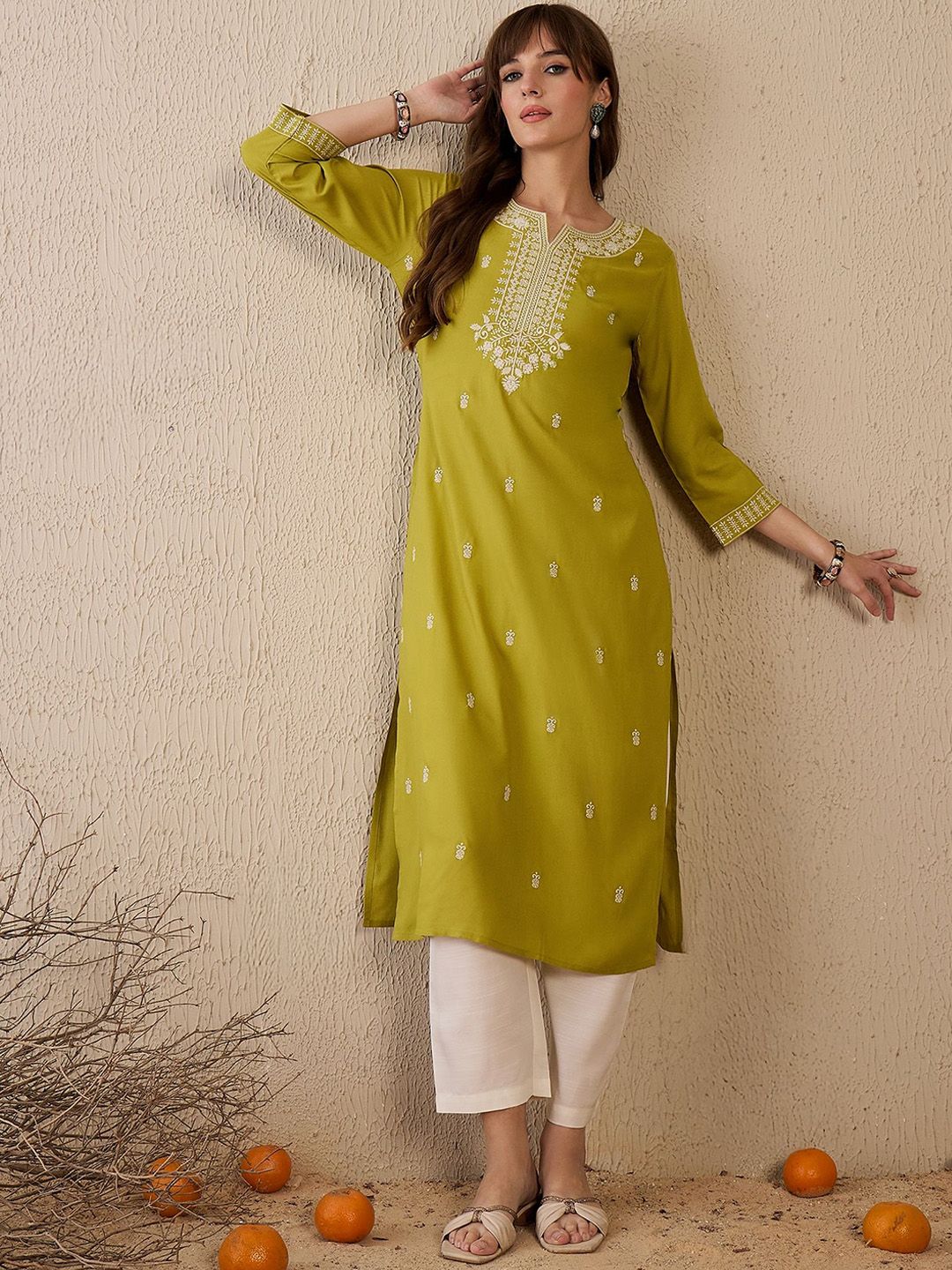 Indyancart IE Ethnic Motifs Embroidered Thread Work Notch Neck Straight Kurta