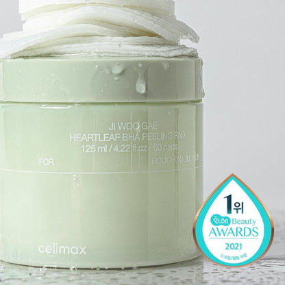 Celimax Ji Woo Gae Heartleaf BHA Peeling Pad with exfoliating, calming, and sebum control features, shown on a skincare tray.