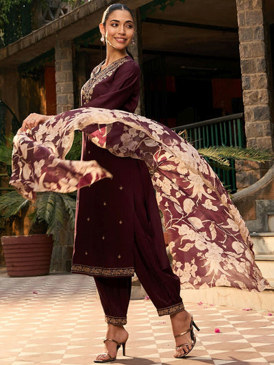 Indyancart IE V Neck Ethnic Motifs Embroidered Regular Thread Work Kurta Set