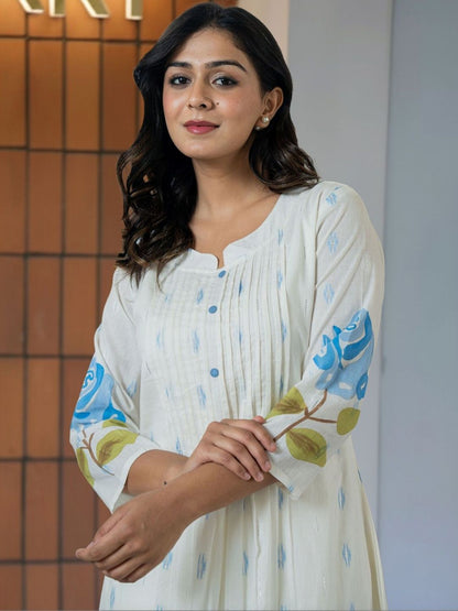 Women Floral Printed Pleated Pure Cotton Kurta with Trousers