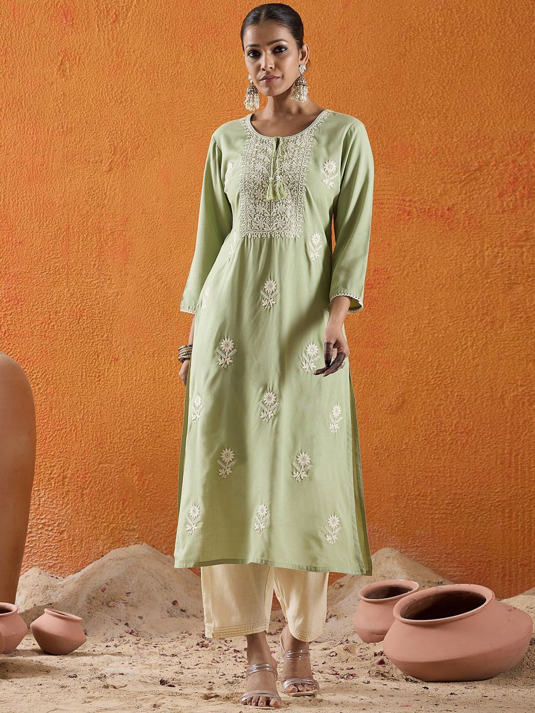 Dhiyona IE Floral Embroidered Keyhole Neck Thread Work Straight Kurta