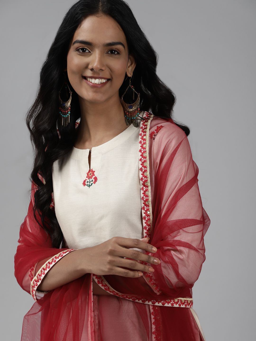 Indyancart IE Women Off White Solid Thread Work Liva Kurta with Trousers & Dupatta