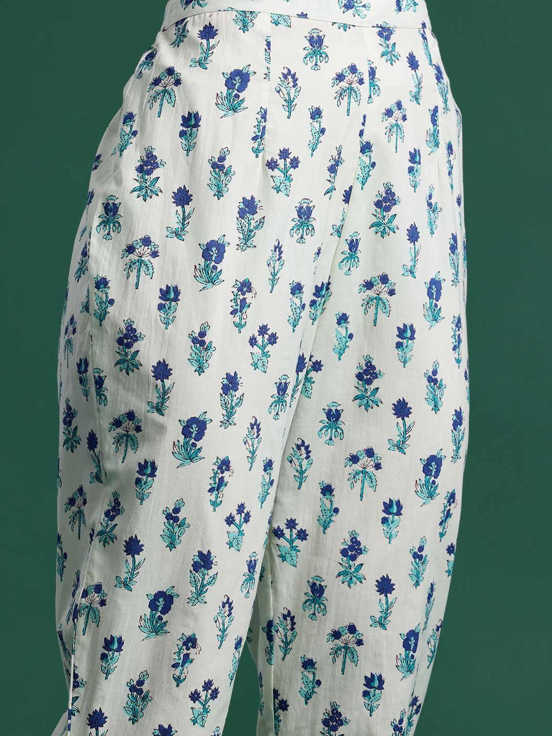 Indyancart IE Women Floral Printed Regular Pure Cotton Kurta with Trousers & With Dupatta