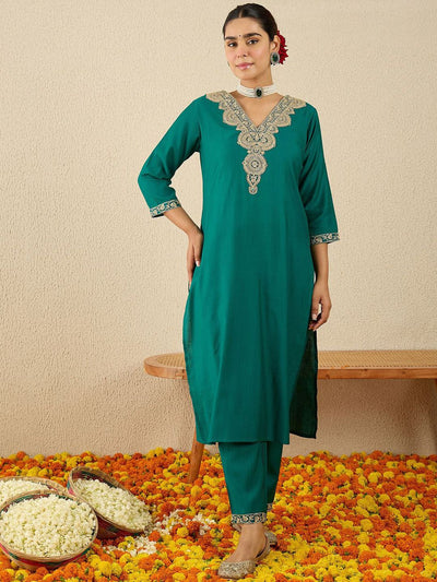 Indyancart IE Women Ethnic Motifs Embroidered V-Neck Regular Sequinned Kurta with Trousers