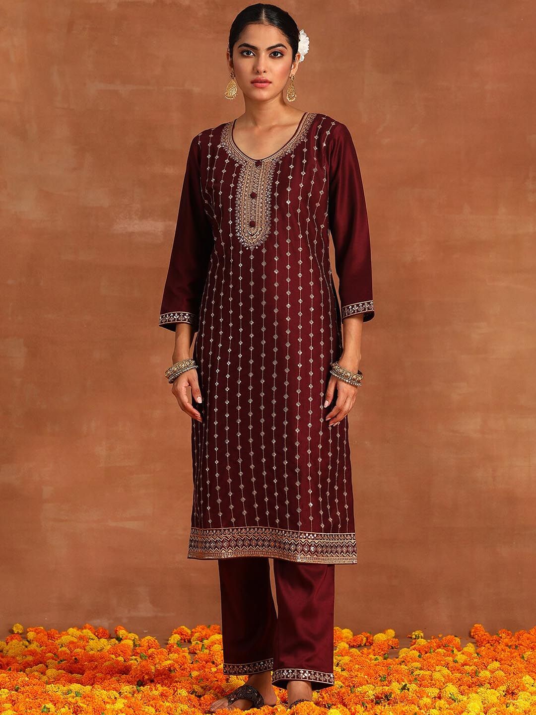 Indyancart IE Embroidered V-Neck Three-Quarter Sleeves Sequinned Kurta Set