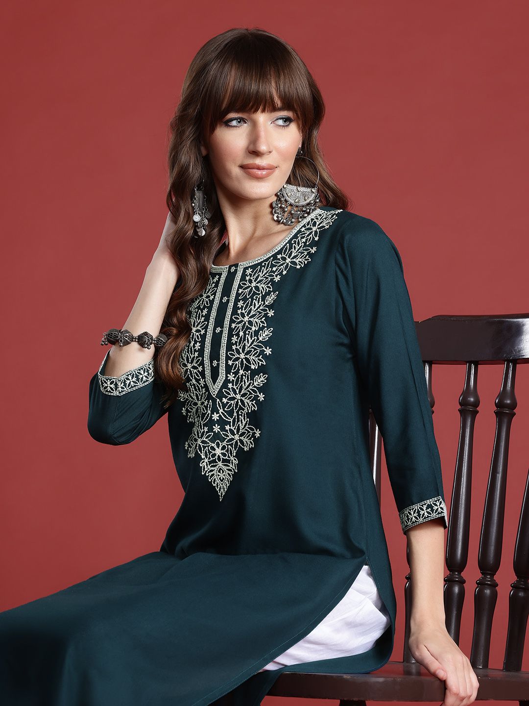 Indyancart IE Women Floral Embroidered Thread Work Kurta