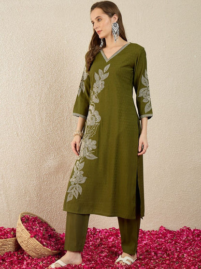 Floral Embroidered Thread Work Straight Kurta With Trousers