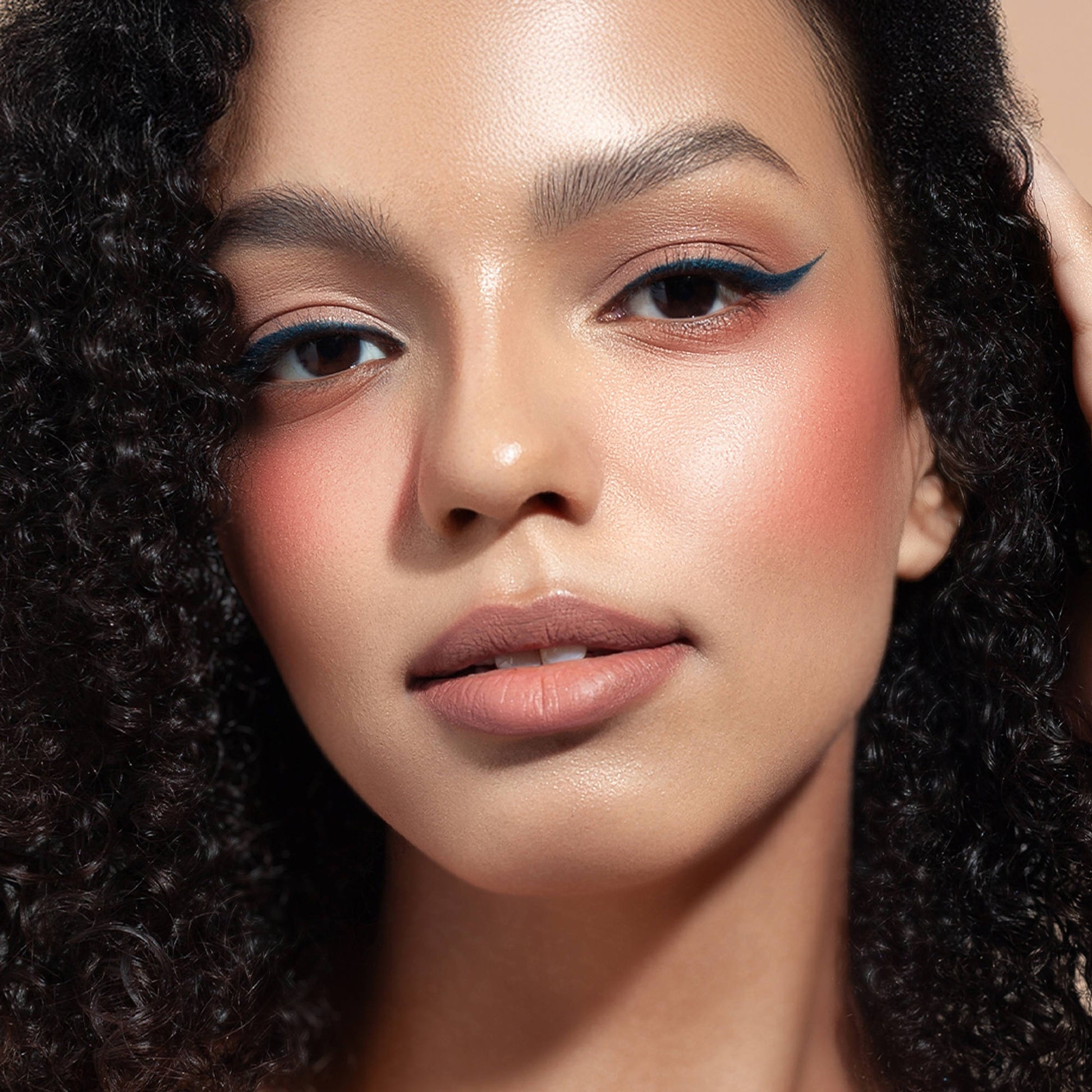 L.A. Girl On Cloud Nine Bouncy Blush & Bronzer - Dreamy Pink
