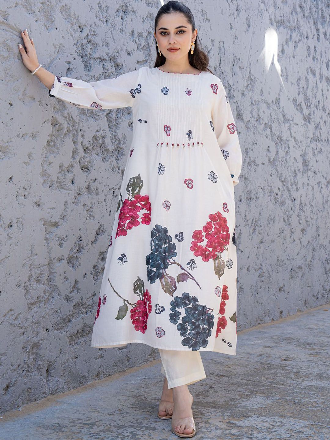 Women Floral Printed Regular Beads and Stones Pure Cotton Kurta with Trousers