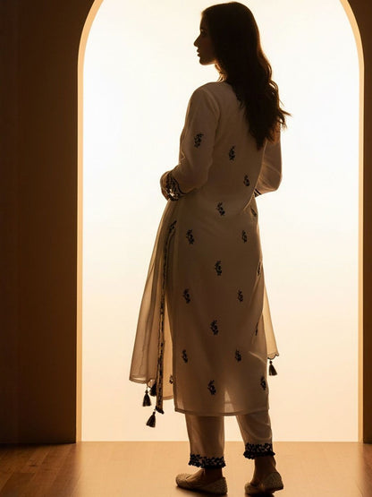 Ethnic Motifs Embroidered Regular Thread Work Kurta With Trousers & Dupatta