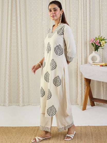 Ethnic Motifs Printed V-Neck Pure Cotton Straight Kurta With Trousers