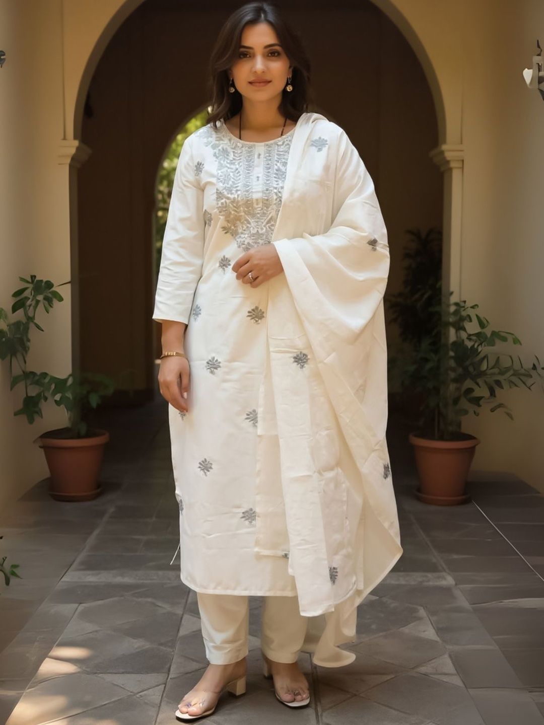Floral Embroidered Thread Work Pure Cotton Kurta With Trousers & Dupatta
