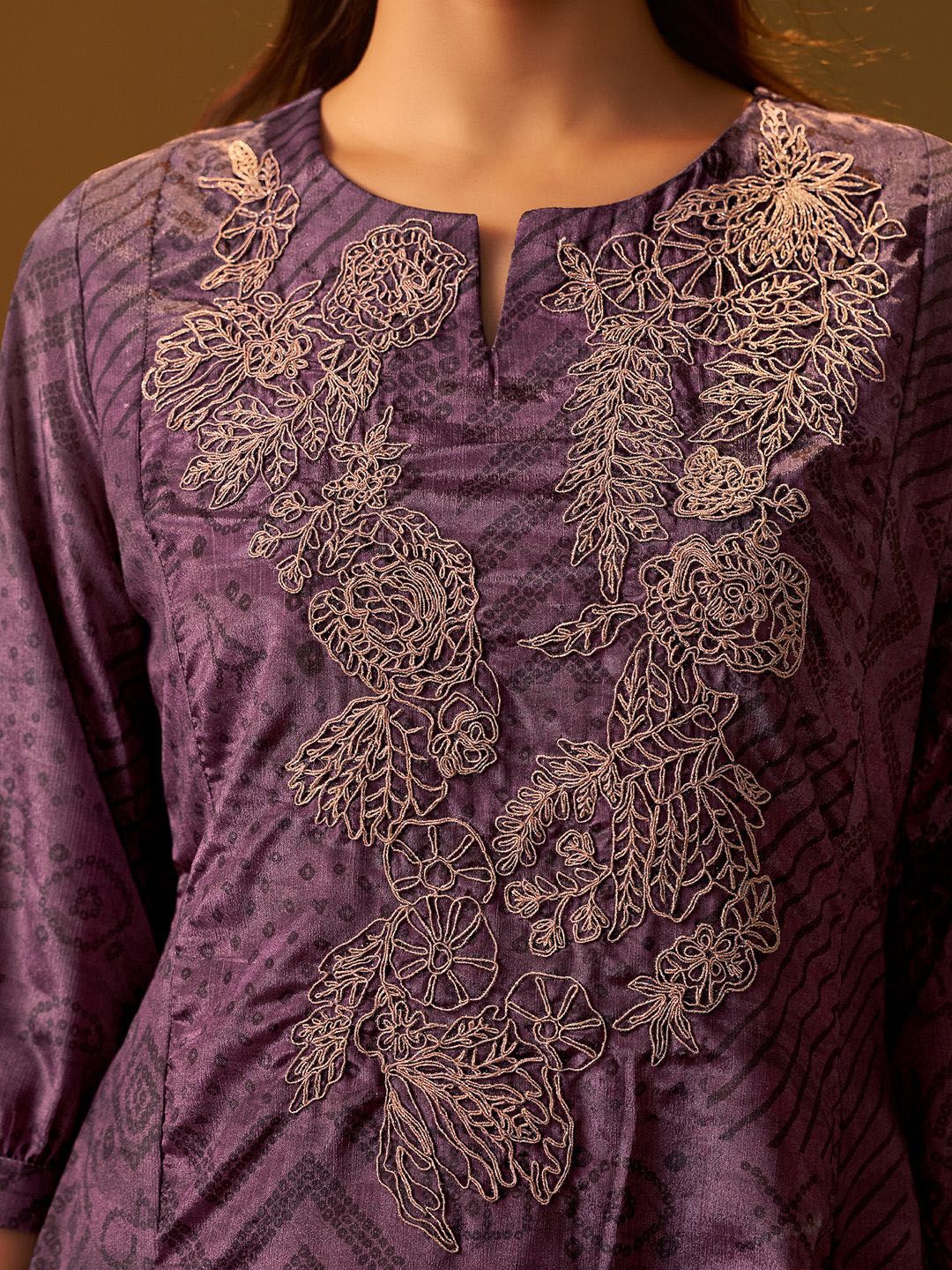 Women Ethnic Motifs Embroidered Kurta with Trousers