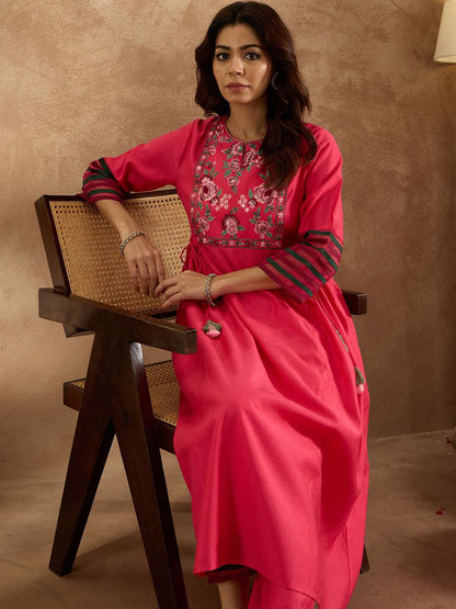 Indyancart IE Women Floral Embroidered Empire Thread Work Liva Kurta with Trousers