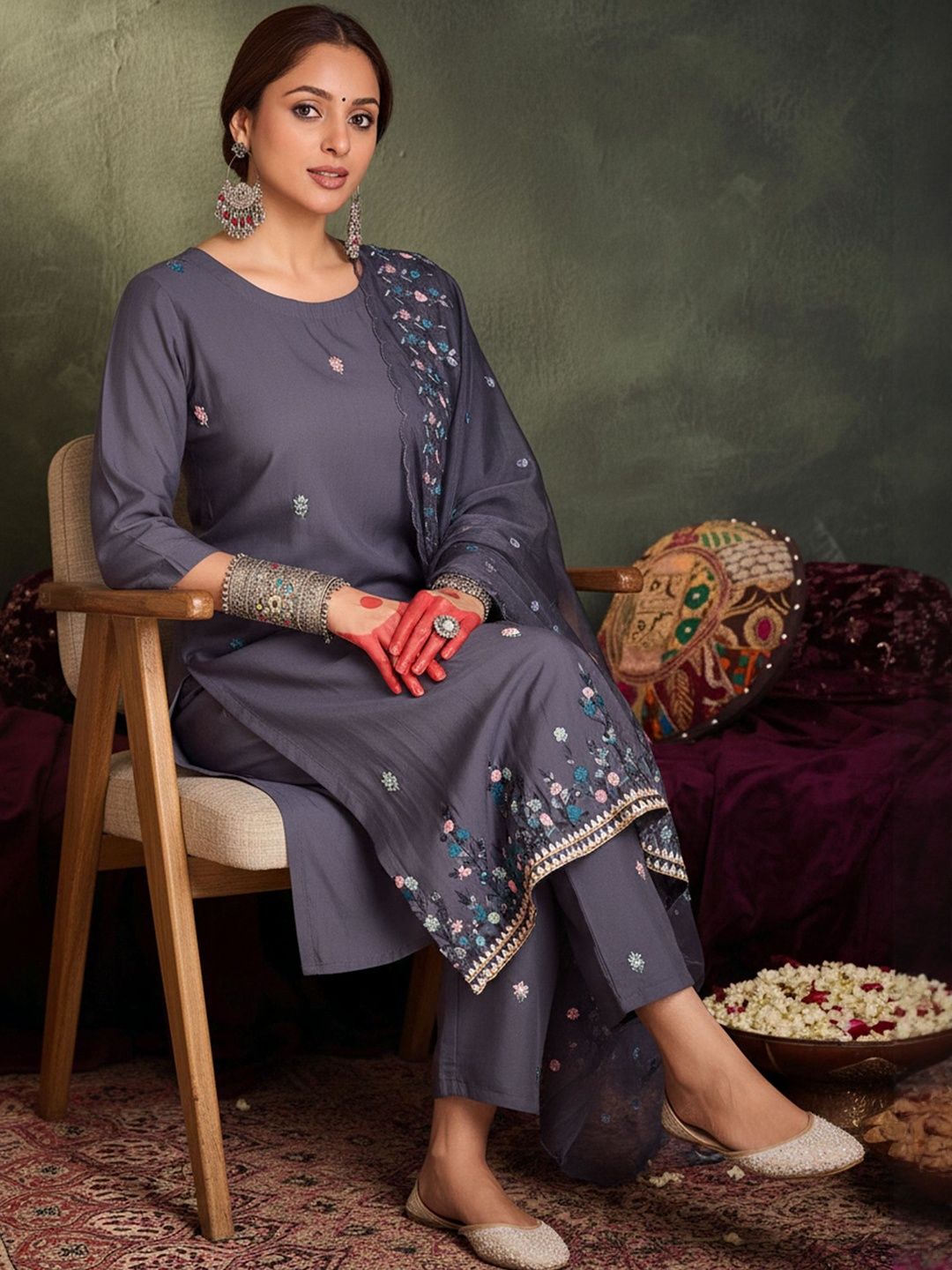 Floral Embroidered Thread Work Straight Kurta With Trousers & Dupatta