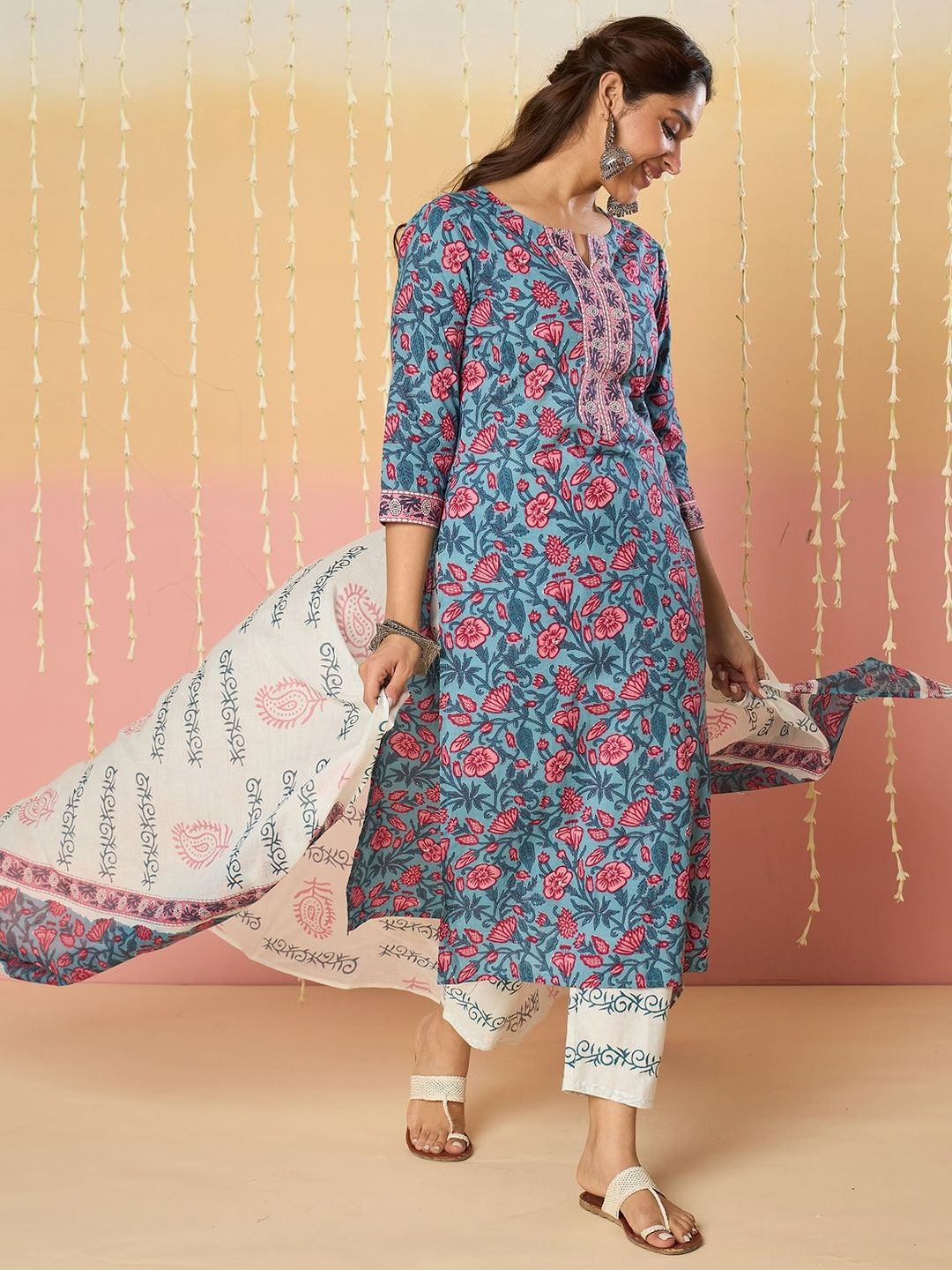 Women Floral Printed Regular Thread Work Pure Cotton Kurta with Trousers & With Dupatta