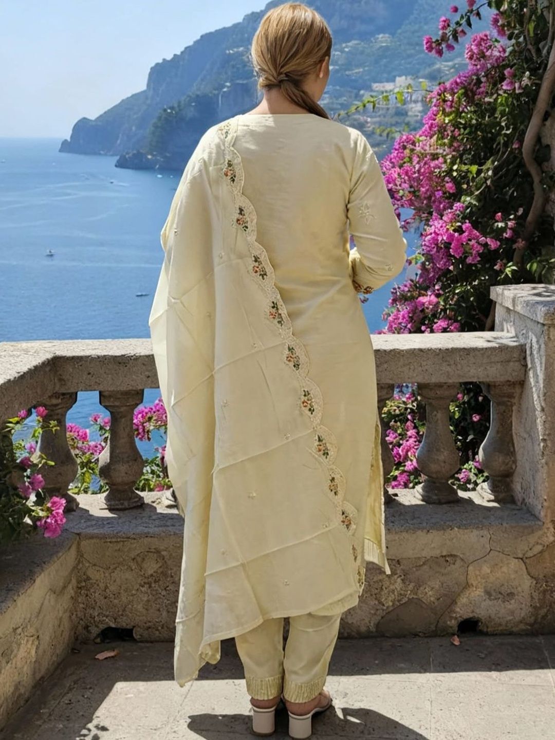 Floral Embroidered Thread Work Pure Cotton Kurta With Trousers & Dupatta