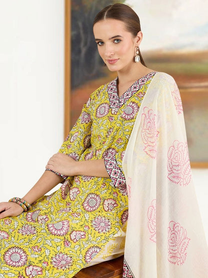 Women Floral Printed Regular Pure Cotton Kurta with Trousers & With Dupatta