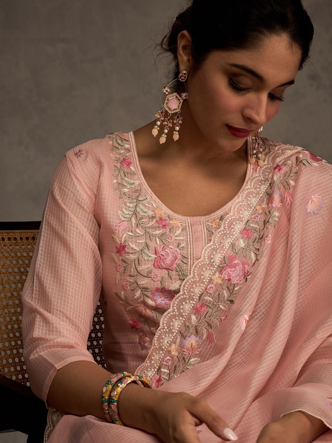 Floral Embroidered Round Neck Thread Work Straight Kurta & Trousers With Dupatta