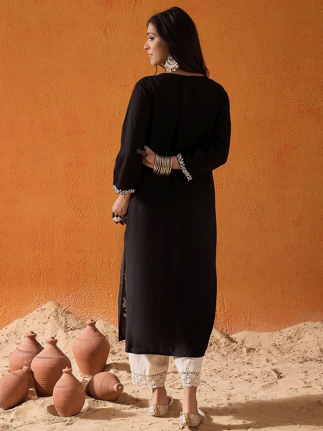 Indyancart IE Black Floral Embroidered Straight Kurta