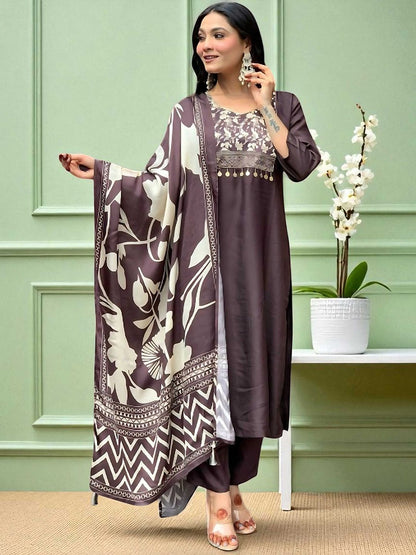 Indyancart SN Women's SangriaFloral Floral Printed Yoke Or Border Straight Kurta With Trouser And Dupatta