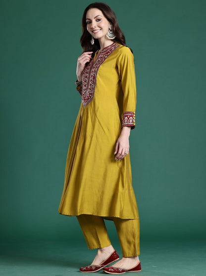 Dhiyona IE Embroidered Tunic & Trouser Co-Ords Set