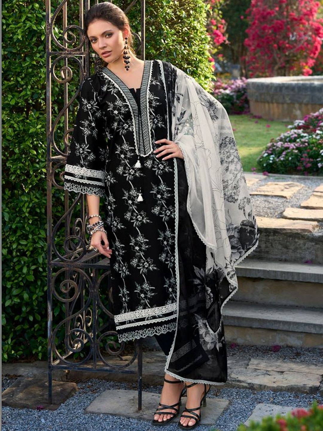 Women Floral Printed Regular Pure Cotton Kurta with Trousers & With Dupatta