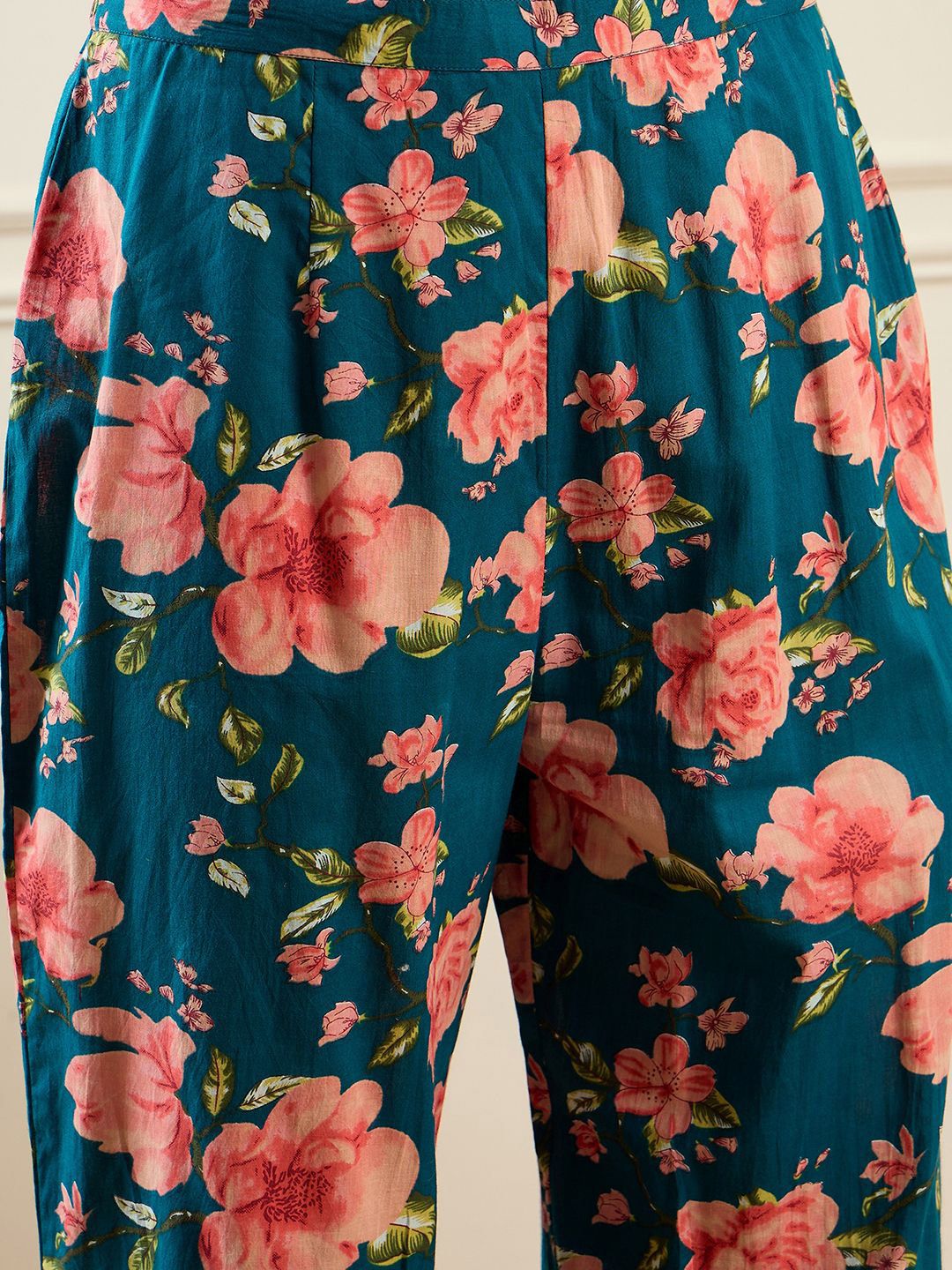 Dhiyona IE Floral Printed V-Neck Straight Tunic With Trousers