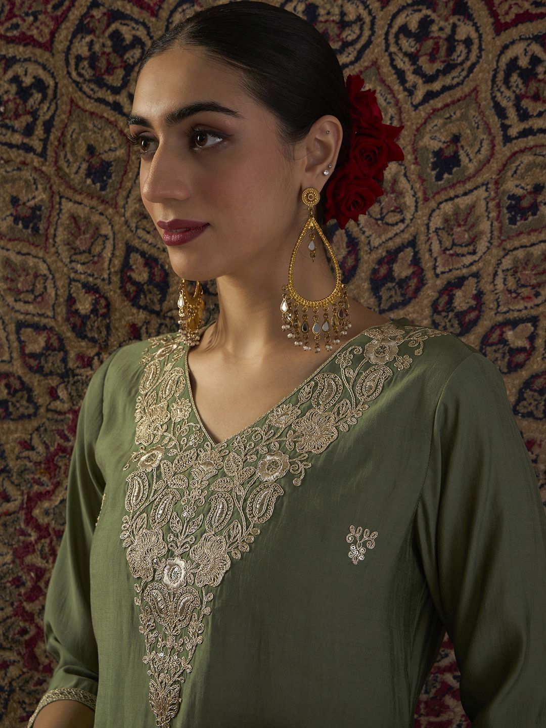 Ethnic Motifs Embroidered Thread Work Kurta With Trousers