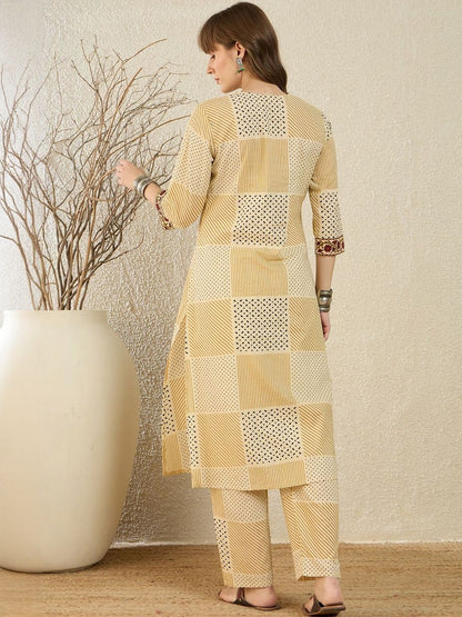 Dhiyona IE Printed V-Neck Three-Quarter Sleeves Pure Cotton Top With Trousers