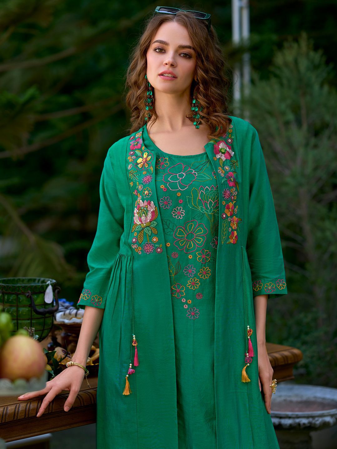 Indyancart IE Women Floral Embroidered Regular Beads and Stones Kurta with Trousers