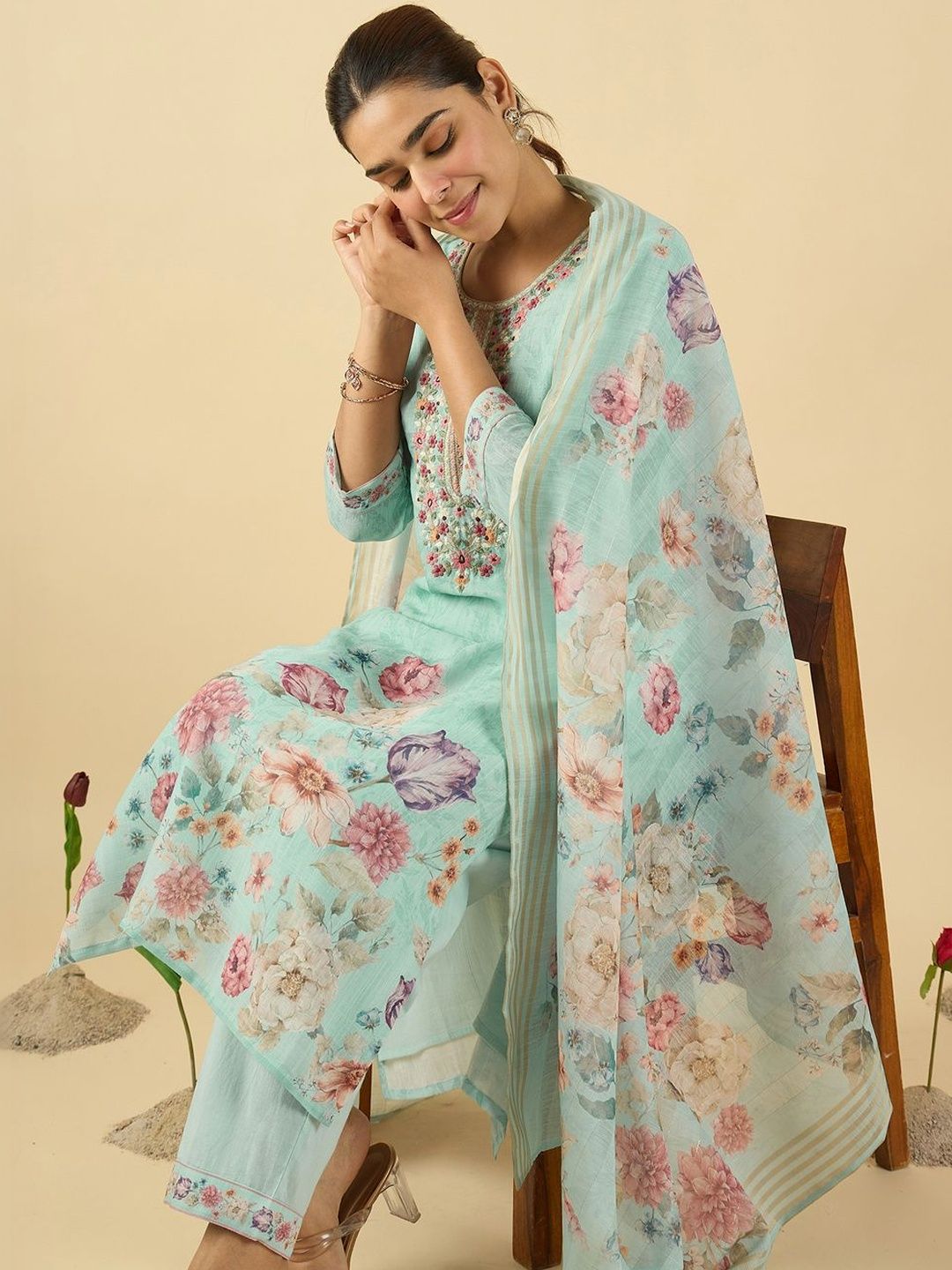 Women Floral Printed Regular Thread Work Linen Kurta with Trousers & With Dupatta