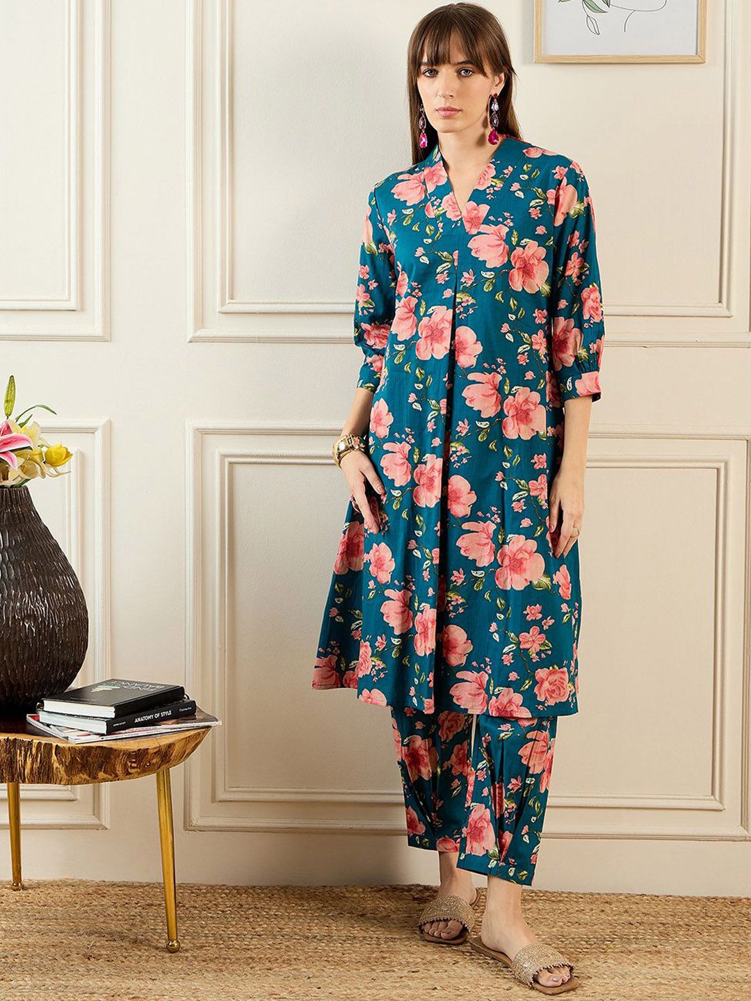Dhiyona IE Floral Printed V-Neck Straight Tunic With Trousers