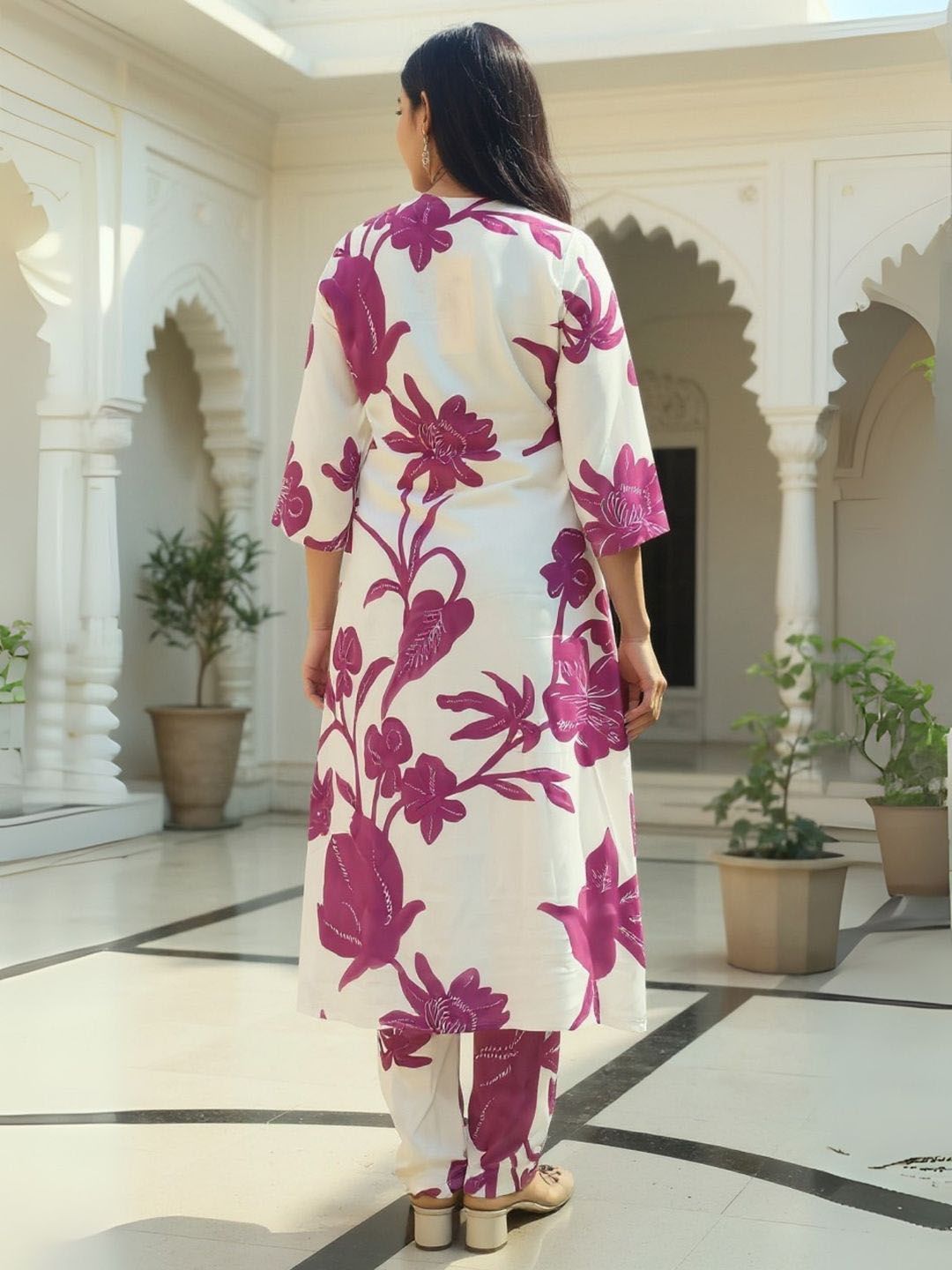 Women Floral Printed Kurta with Trousers