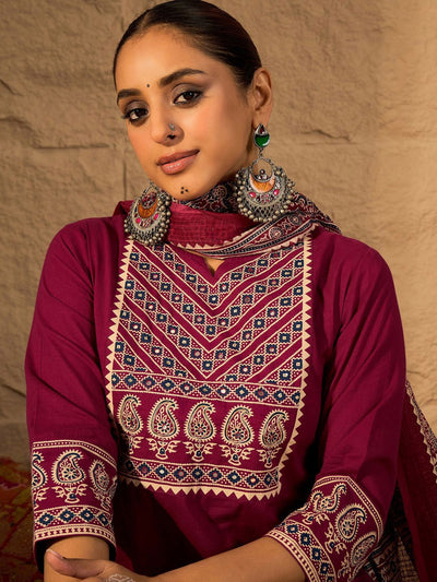 Indyancart IE Yoke Design Printed Notch-Neck Cotton Straight Kurta With Trousers And Dupatta