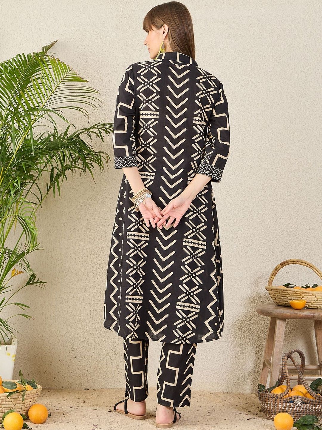 Women Geometric Printed Cotton A-Line Kurta with Trousers