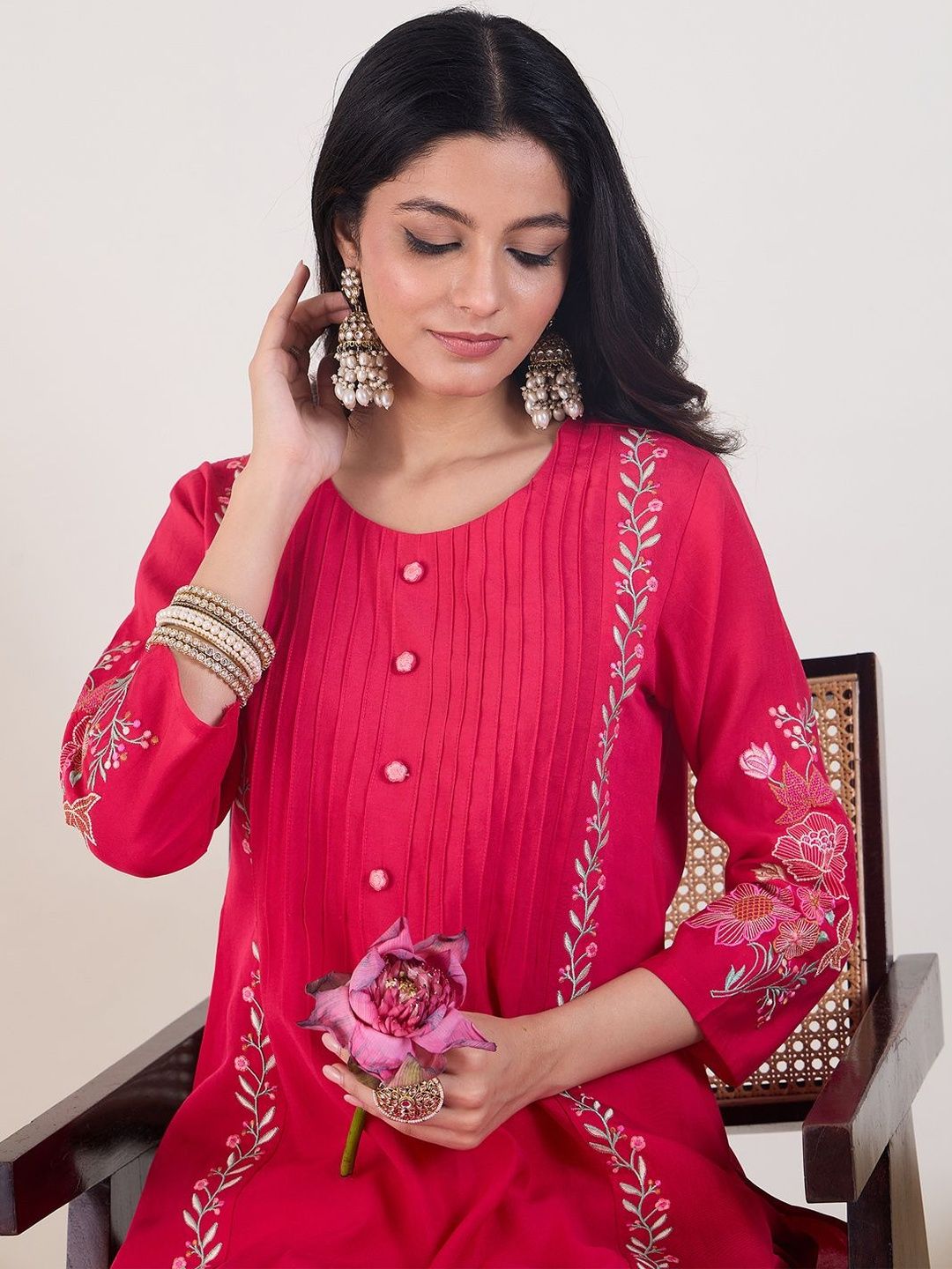 Floral Embroidered Round Neck Thread Work Straight Kurta with Trousers